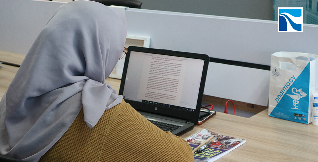 Tim sosmed A bekerja